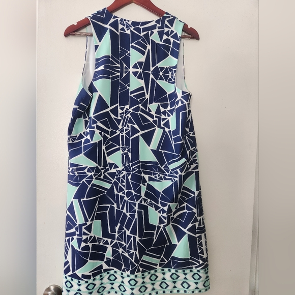 Chic Navy and White Geometric Mini Dress - Picture 2 of 3